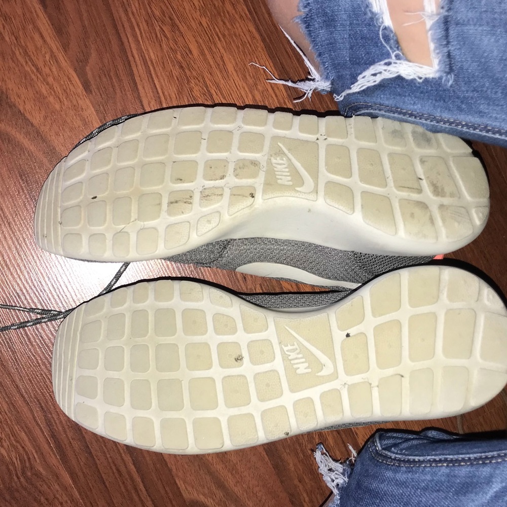 Roshes - Picture 5 of 5